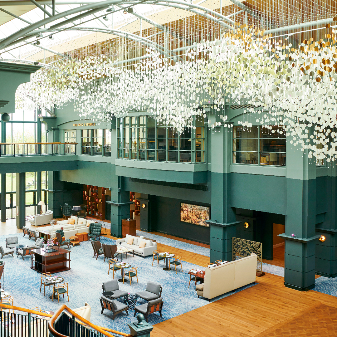 At the heart of the resort is the Fairmont Spa, a world-class sanctuary featuring ten serene treatment rooms, a 16-metre swimming pool, sauna, steam room, Jacuzzi and fully equipped fitness centre. Here, guests are invited to unwind with ESPA’s award-winning therapies, from deeply restorative massages and facials to immersive wellness rituals that harmonise with the surrounding coastal landscape.